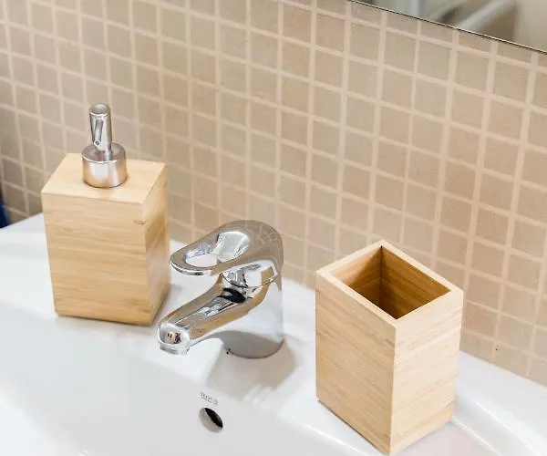 Stunning And Spacious Lofts Just By Graca And Alfama Лісабон